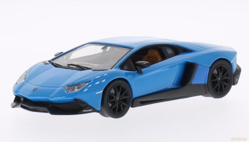 WHITEBOX Lamborghini Aventador LP 7204 [MODELARSTWO]