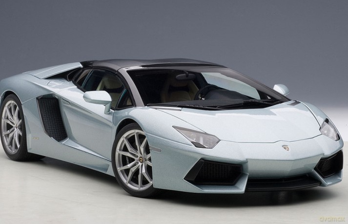 AUTOART Lamborghini Aventador LP7004 [MODELARSTWO]