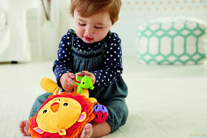 FISHER-PRICE Lew z zabawkami