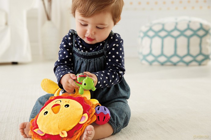 FISHER-PRICE Lew z zabawkami