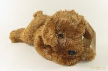 Brązowy piesek leżący 20 cm