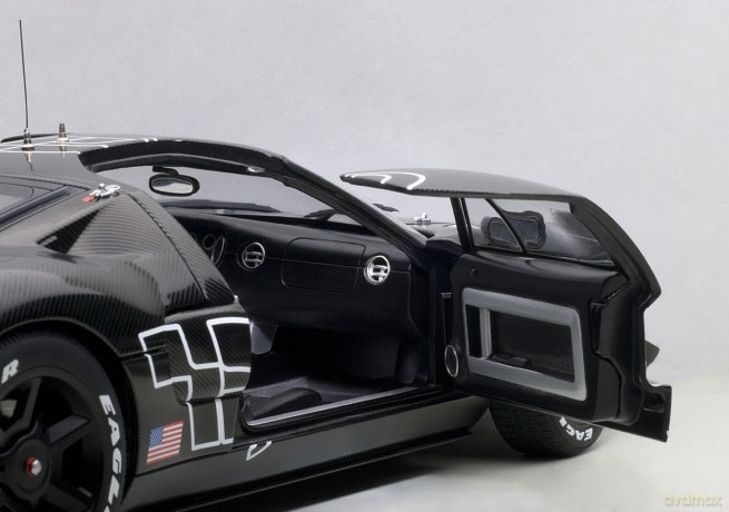 AUTOART Ford GT L .M. Spec II Test Car
