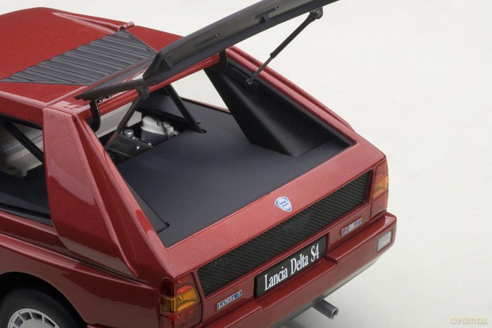 AUTOART Lancia Delta S4 1985 (red)