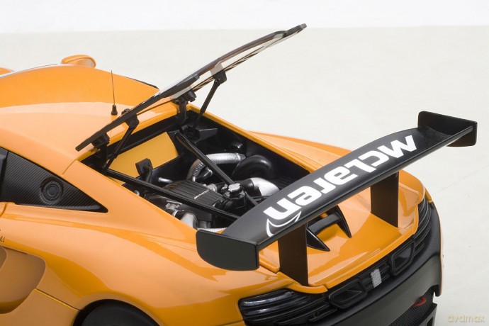 AUTOART McLaren 12C GT3 Presentation