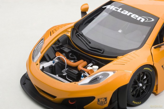 AUTOART McLaren 12C GT3 Presentation