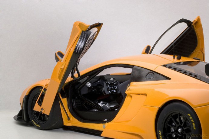 AUTOART McLaren 12C GT3 Presentation