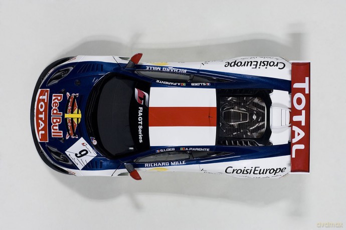 AUTOART McLaren 12C GT3 Red Bull #9