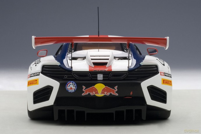 AUTOART McLaren 12C GT3 Red Bull #9