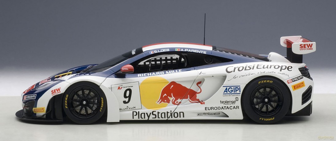 AUTOART McLaren 12C GT3 Red Bull #9