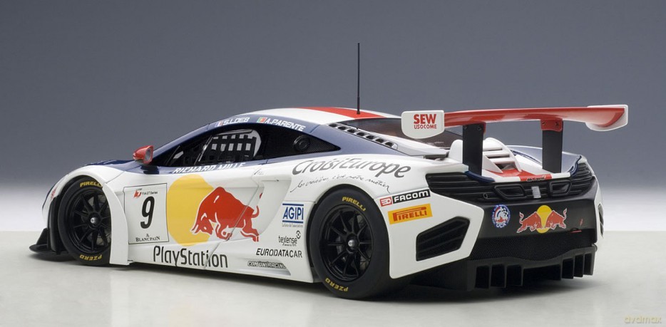 AUTOART McLaren 12C GT3 Red Bull #9