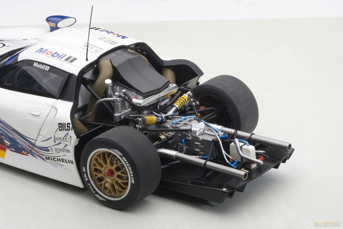 AUTOART Porsche 911 GT1 #25 H. Stuck