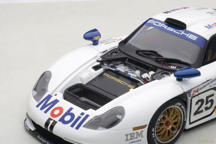 AUTOART Porsche 911 GT1 #25 H. Stuck