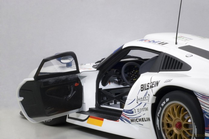 AUTOART Porsche 911 GT1 #25 H. Stuck