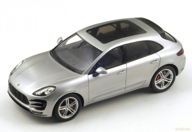 SPARK Porsche Macan Turbo
