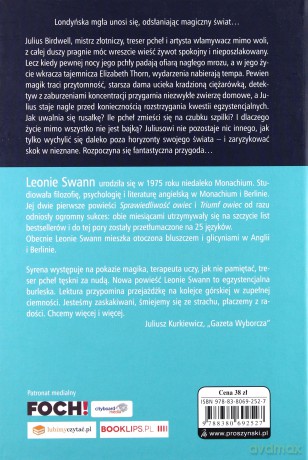 Krocząc w ciemności - Leonie Swann (twarda) [KSIĄŻKA]