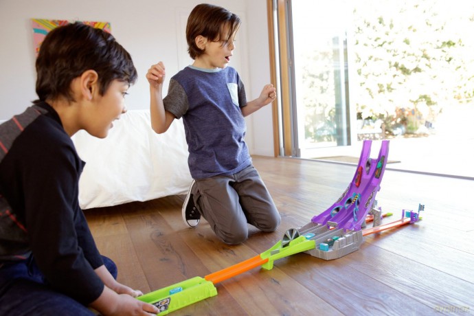 HOT WHEELS Automagnesiaki
