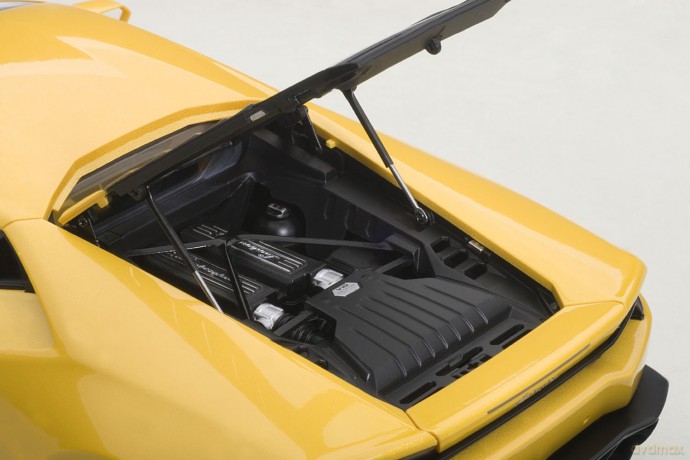 AUTOART Lamborghini Huracan LP6104 2014