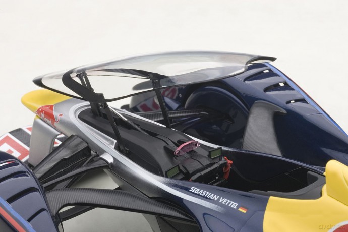 AUTOART Red Bull X2014 Sebastian Vettel