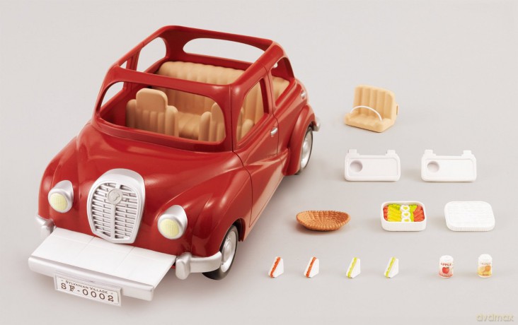 Sylvanian Families Rodzinny sedan [FIGURKA]