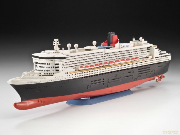 REVELL Queen Mary 2