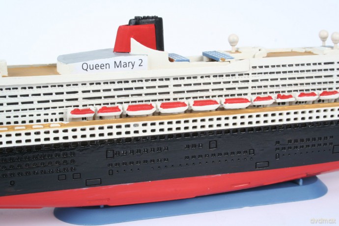 REVELL Queen Mary 2
