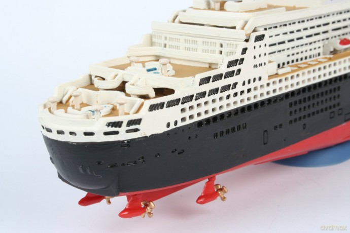 REVELL Queen Mary 2