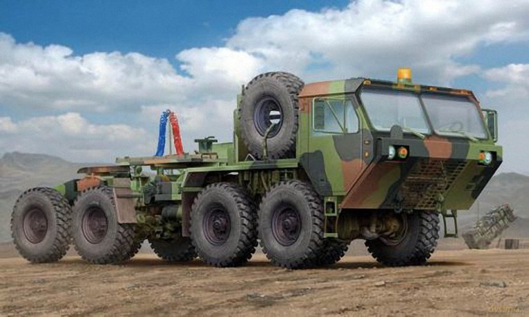 TRUMPETER Hemit M983 tractor