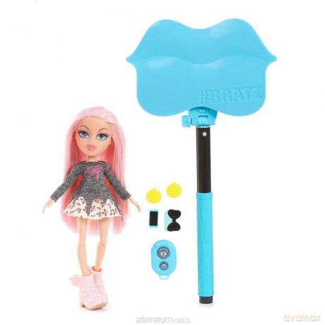 Bratz SelfieStick with Doll - Cloe