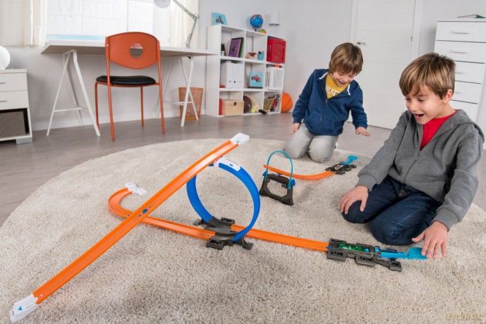 HOT WHEELS Kompaktowy zestaw