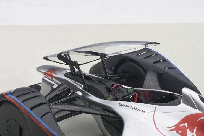 AUTOART Red Bull X2014 Sebastian Vettel