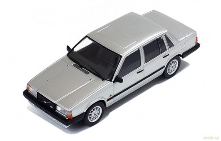 IXO Volvo 740 Turbo 1985 (silver)