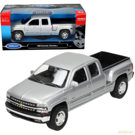 Chevrolet Silverado srebrny