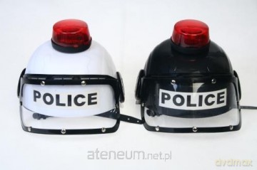 Hełm policjanta ze światłem