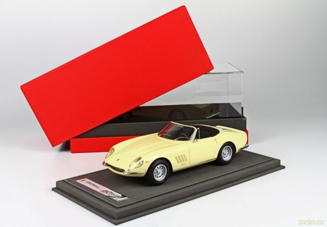 Ferrari 275 GTB/4 Spider with display case