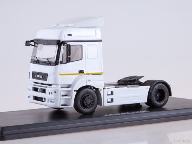 KAMAZ-5490 Tractor Truck (white)