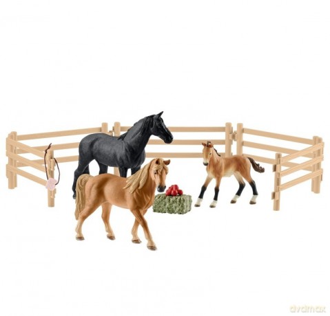 Koń Tennessee Walker na pastwisku [FIGURKA]
