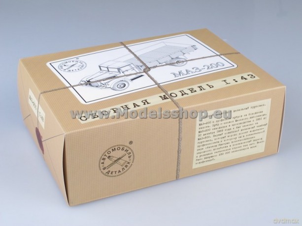 MAZ-200 Flatbed Truck (model kit)