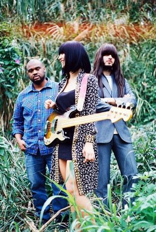 Khruangbin: The Universe Smiles Upon You [CD]