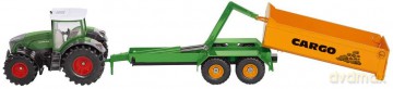 Traktor z podnośnikiem