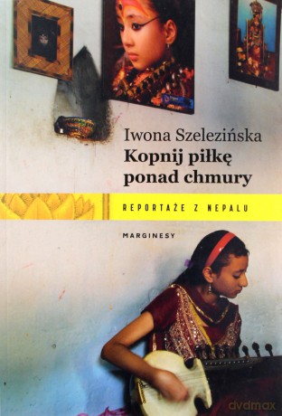 Kopnij piłkę ponad chmury. Reportaże z Nepalu - Iwona Szelezińska [KSIĄŻKA]