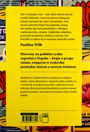 Kopnij piłkę ponad chmury. Reportaże z Nepalu - Iwona Szelezińska [KSIĄŻKA]