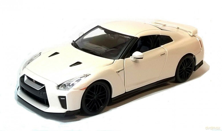 Nissan GT-R 1:24 biały