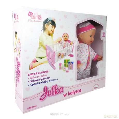 Lalka Julka na spacerze