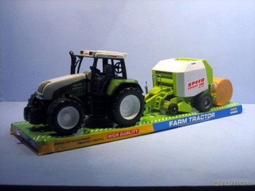 Traktor z rolownicą pod kloszem 4089