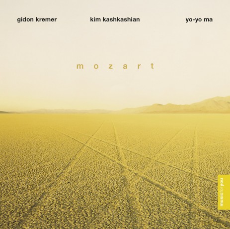 Gidon Kremer, Kim Kashkashian, Yo-Yo Ma: Mozart: Adagio and Fugue For String Quartet in c minor k. 546, Divertimento for Violin, Viola ans Cello in e-flat major k. 563 [CD]
