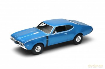 Samochód Oldsmobile 442 1968, niebieski