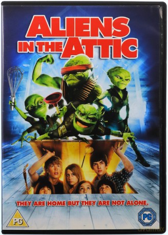 Aliens in the Attic (Obcy na poddaszu) [DVD]