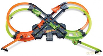 Hot Wheels Kolosalna kraksa Zestaw wyścigowy z napędem